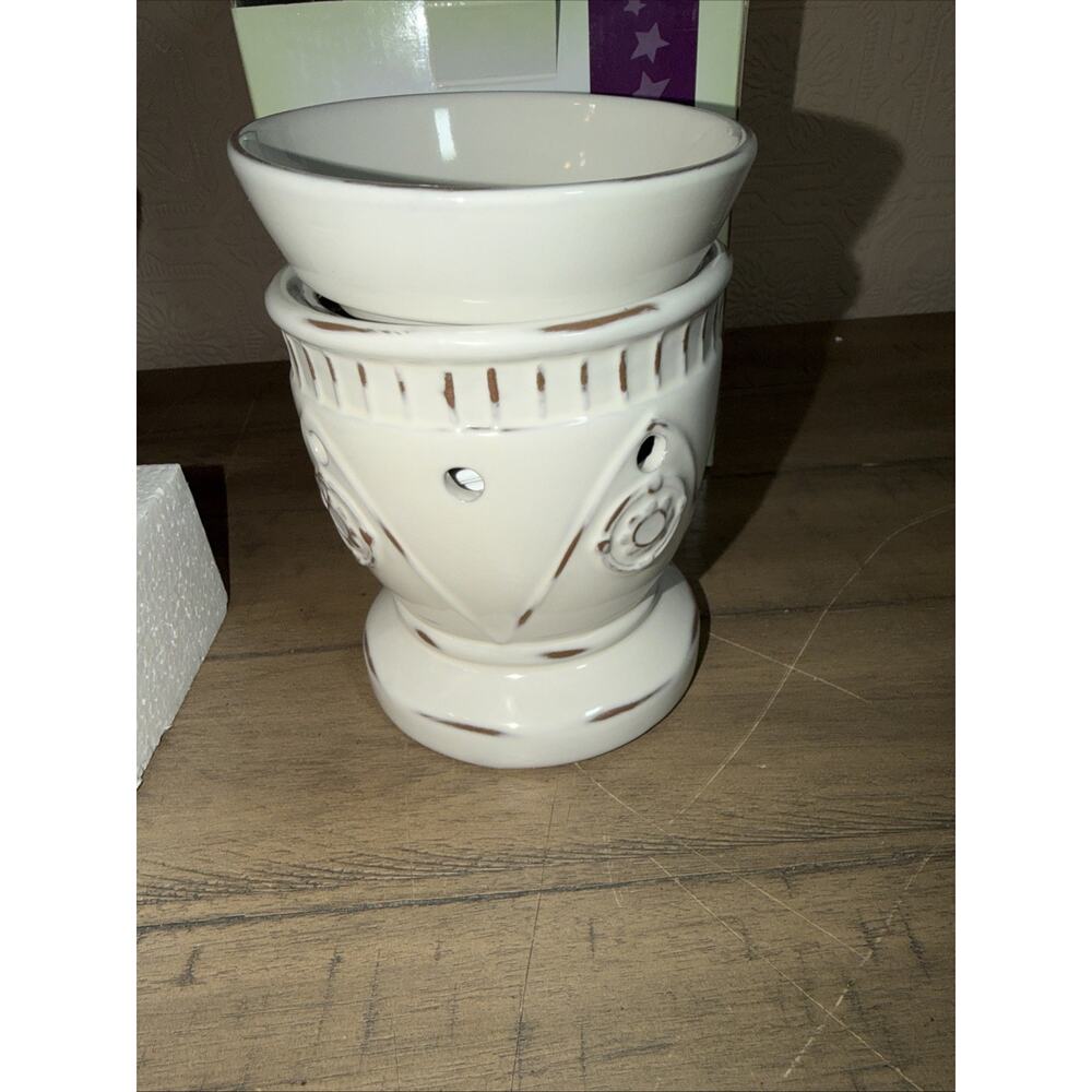 Scentsy Hampton Warmer Full Size Retired NEW Never Used w/Box Gift Off White NIB
